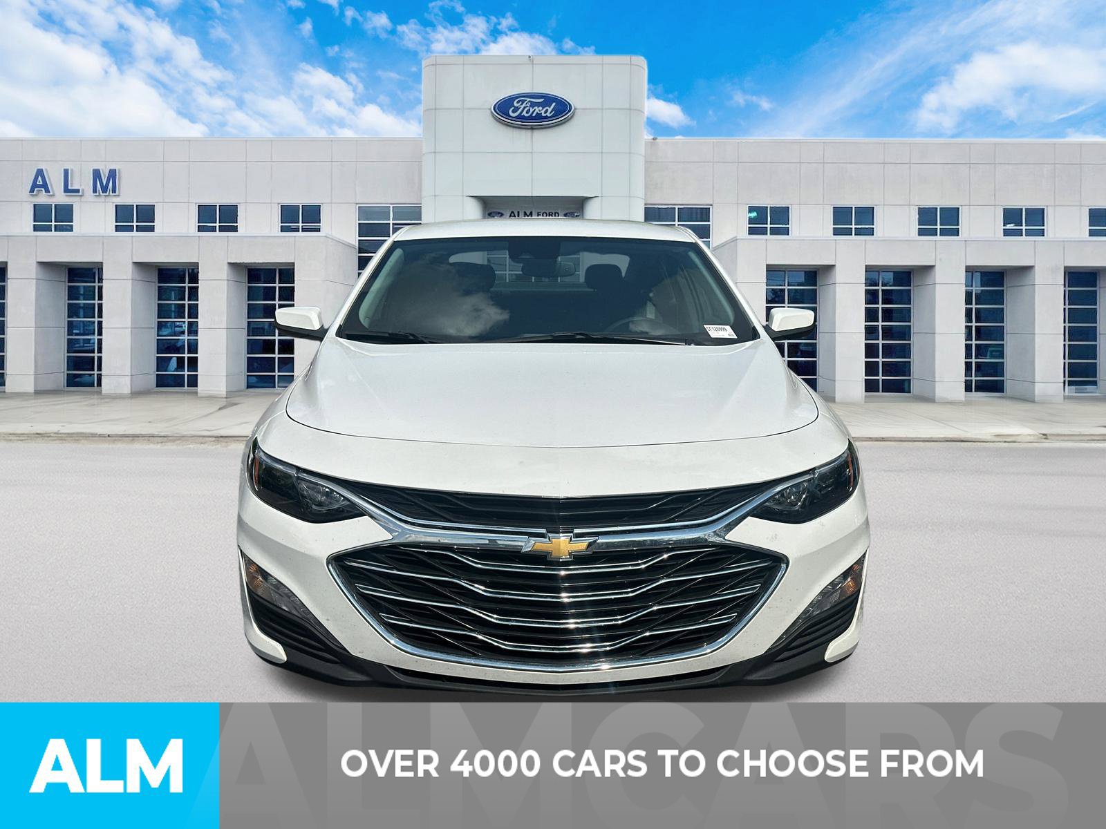 Used 2025 Chevrolet Malibu LT FWD image 2