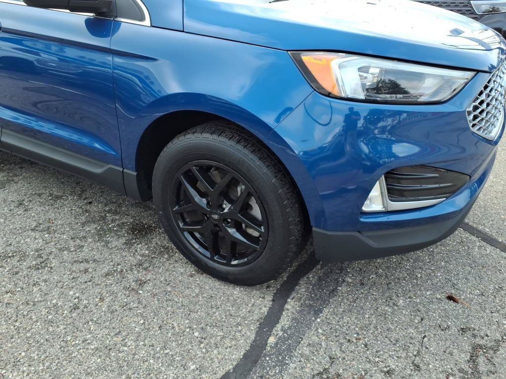 Certified 2024 Ford Edge SEL w/ Convenience Package AWD/4WD image 5