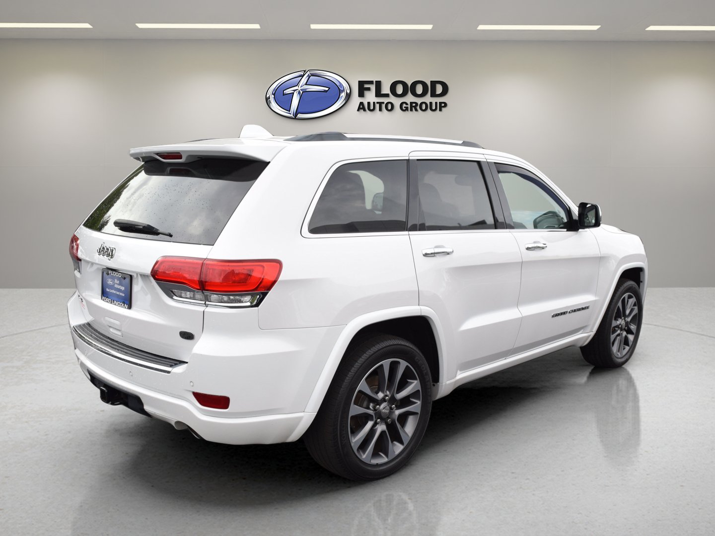 Used 2018 Jeep Grand Cherokee Overland AWD/4WD image 4
