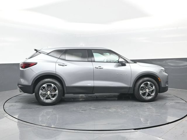 Used 2025 Chevrolet Blazer LT AWD/4WD image 3