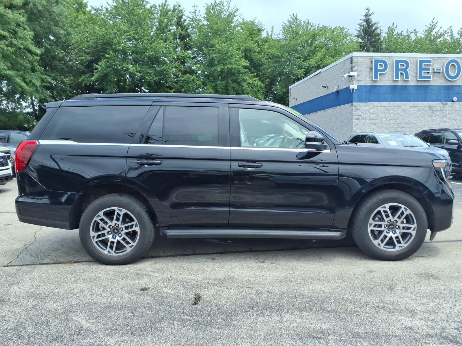 Certified 2025 Ford Expedition Active AWD/4WD image 3