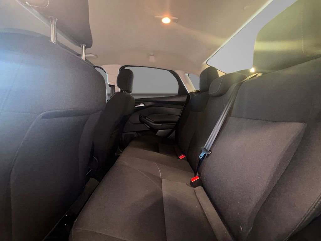 Certified 2018 Ford Focus SE w/ SE Appearance Package FWD image 10