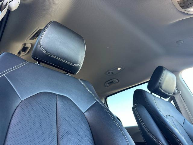 Used 2024 Chrysler Pacifica Limited FWD image 17