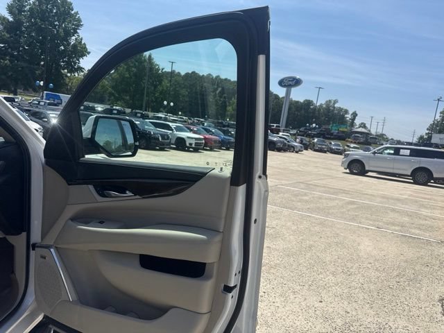 Used 2019 Cadillac Escalade Luxury AWD/4WD image 41