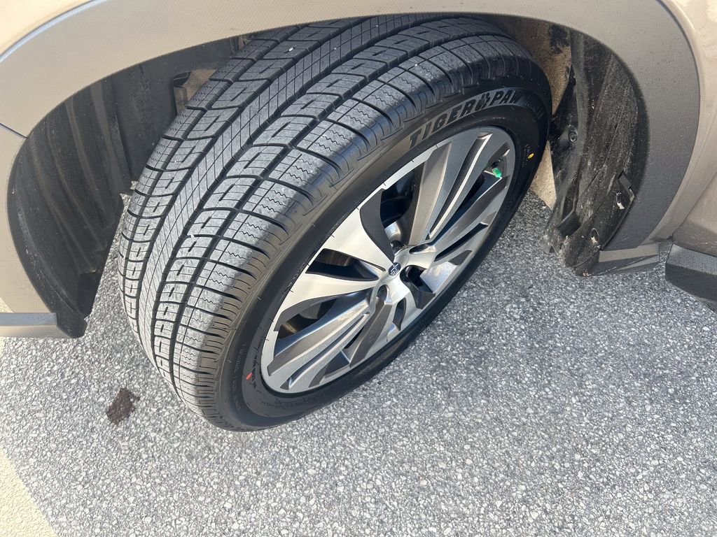 Used 2022 Subaru Ascent Limited w/ Technology Package image 38