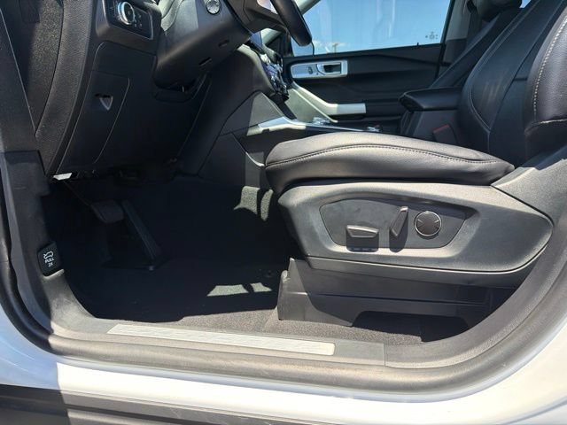 Certified 2021 Ford Explorer Limited w/ Equipment Group 301A AWD/4WD image 15
