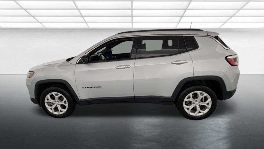Used 2024 Jeep Compass Latitude AWD/4WD image 5