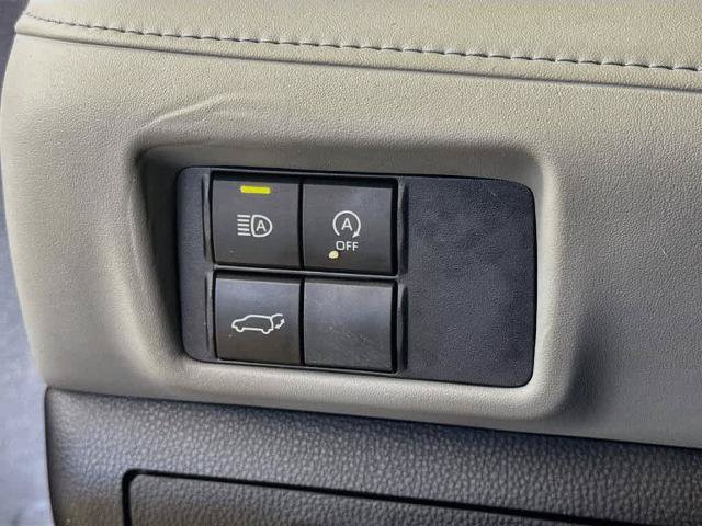 Used 2023 Toyota Highlander XLE FWD image 27