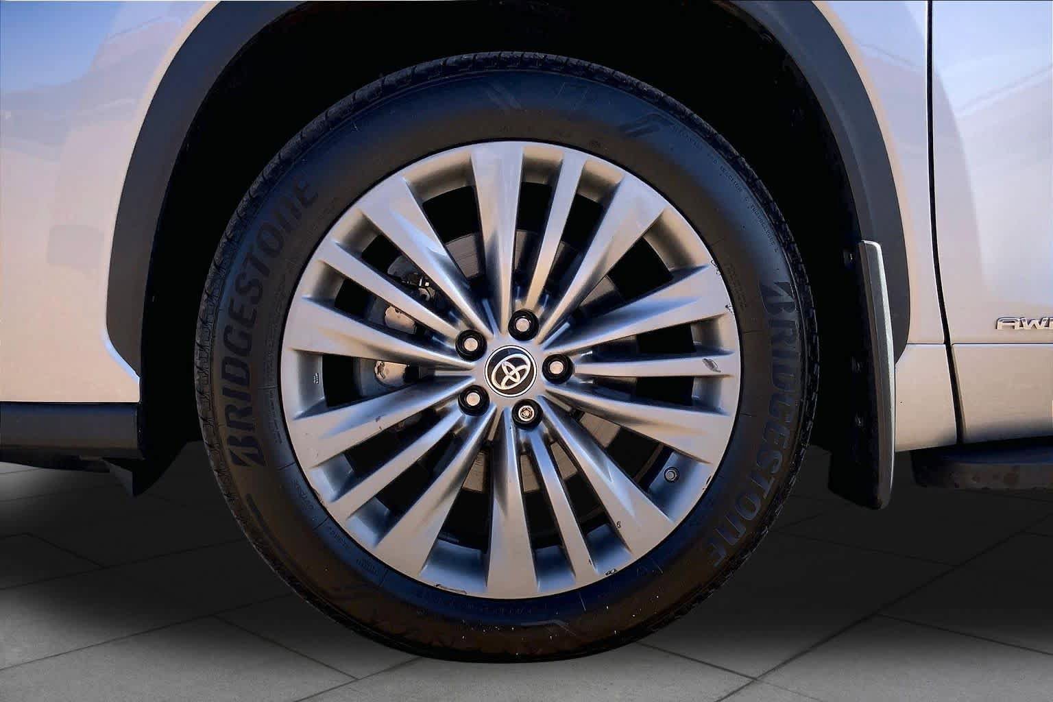 Used 2020 Toyota Highlander Platinum AWD/4WD image 16