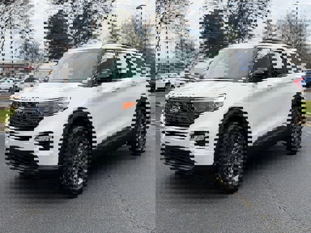 Certified 2023 Ford Explorer XLT w/ Equipment Group 202A image 7