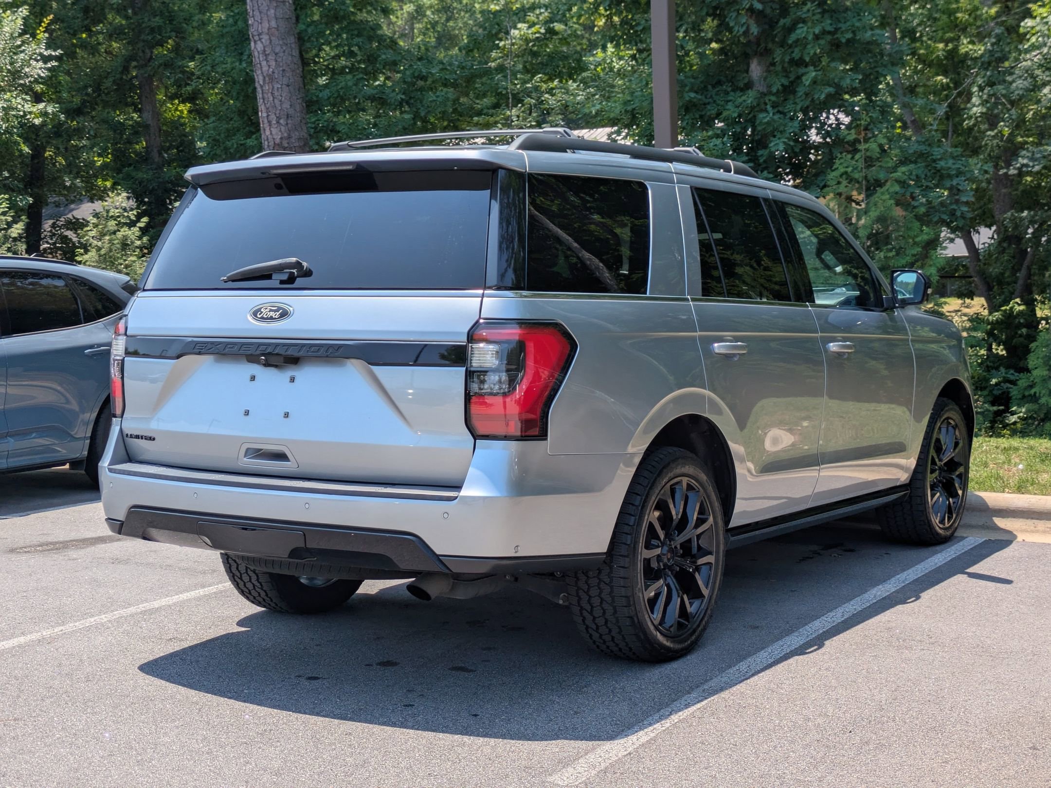 Certified 2020 Ford Expedition Limited w/ Equipment Group 303A AWD/4WD image 3