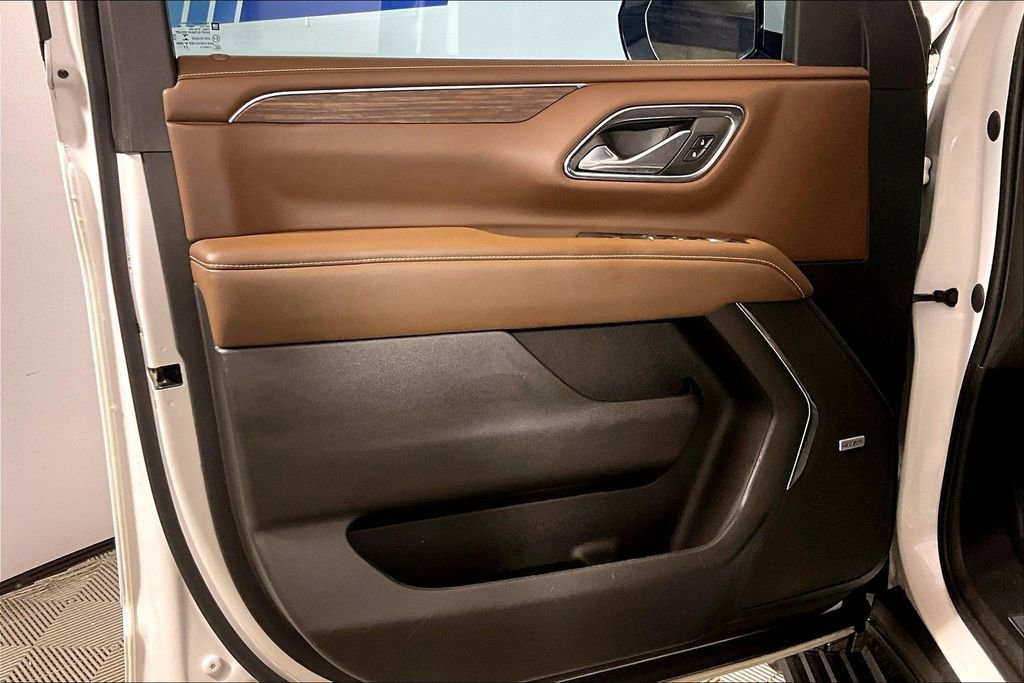 Used 2023 Chevrolet Suburban High Country AWD/4WD image 18