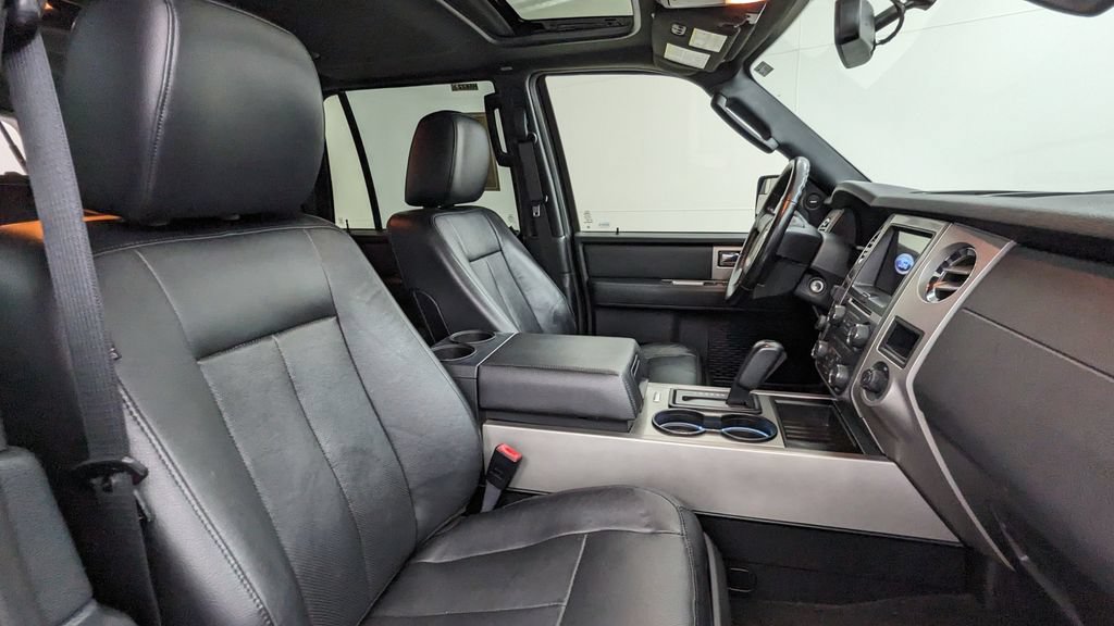Certified 2017 Ford Expedition XLT w/ Equipment Group 202A AWD/4WD image 40