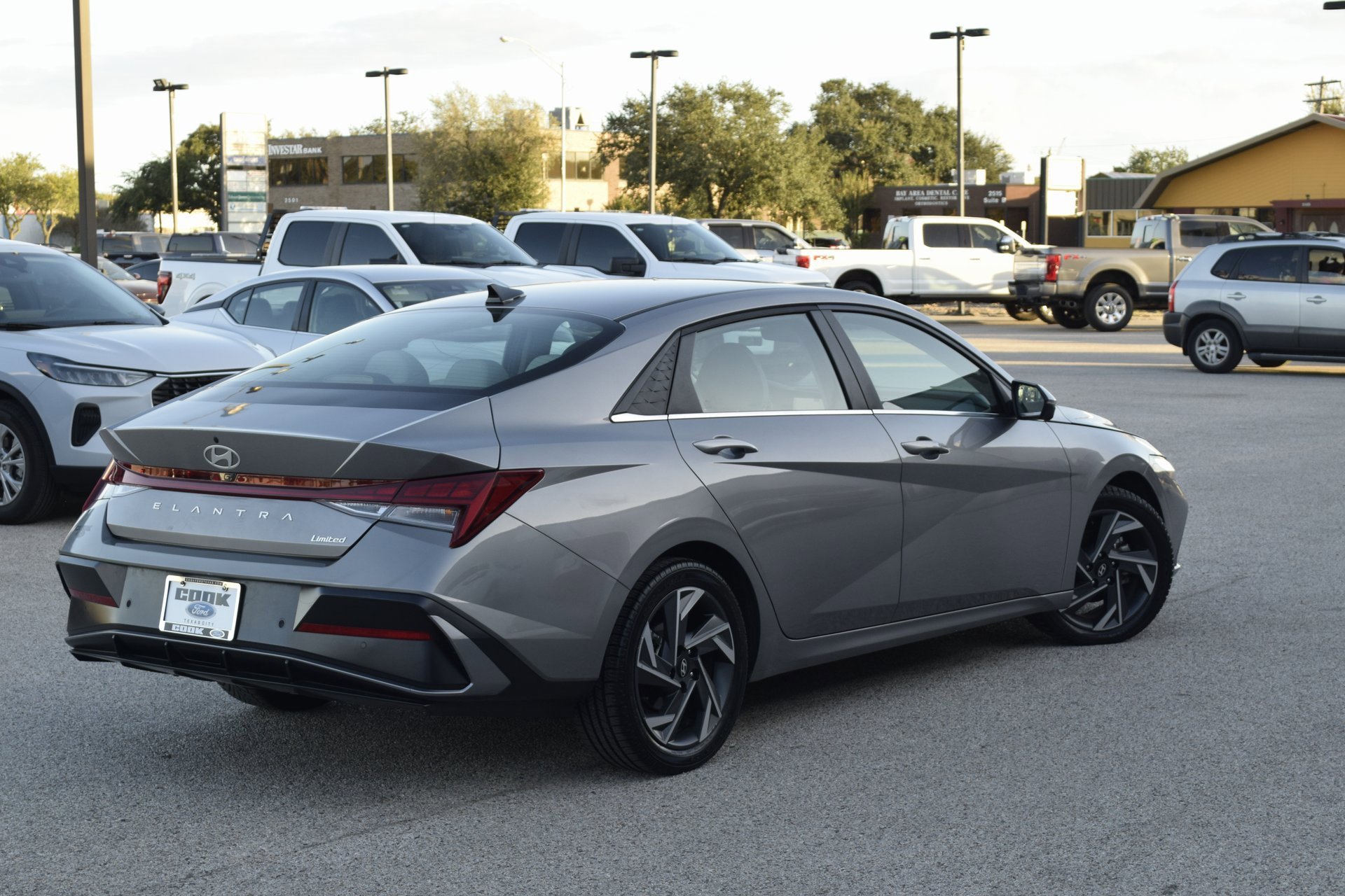 Used 2024 Hyundai Elantra Limited image 11