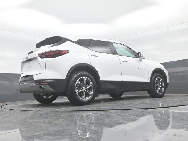 Used 2025 Chevrolet Blazer LT AWD/4WD image 23