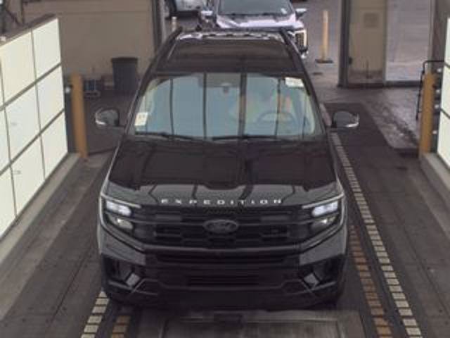 Certified 2025 Ford Expedition Active AWD/4WD image 5