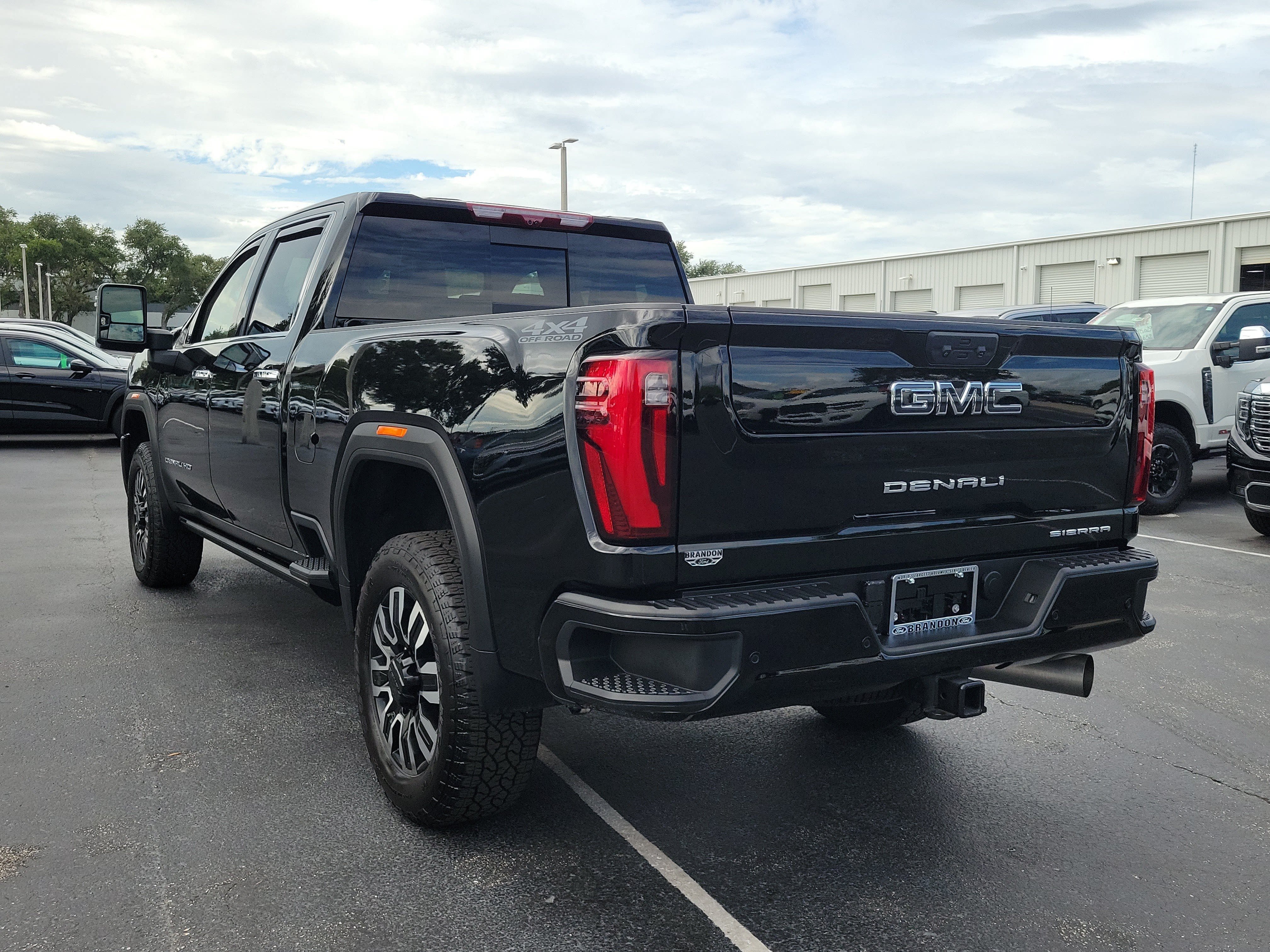 Used 2025 GMC Sierra 2500 Denali Ultimate AWD/4WD image 7