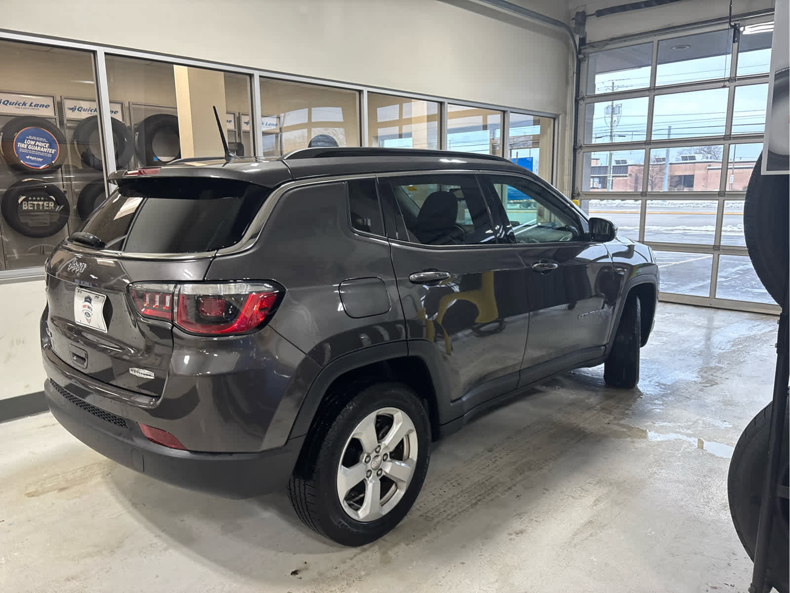 Used 2018 Jeep Compass Latitude w/ Cold Weather Group image 6