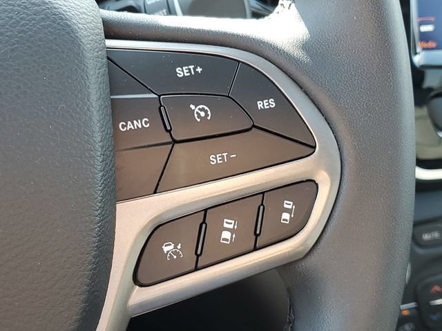 Used 2022 Jeep Cherokee Limited w/ Elite Package AWD/4WD image 13