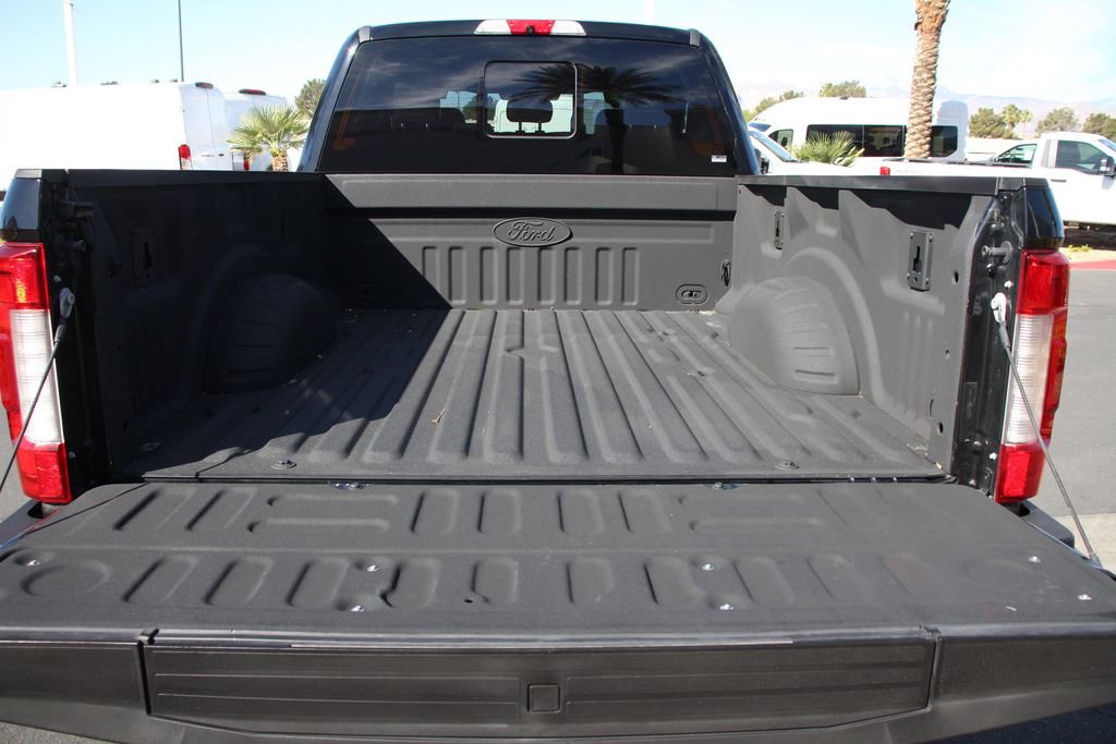 Certified 2018 Ford F250 Platinum w/ Platinum Ultimate Package AWD/4WD image 23