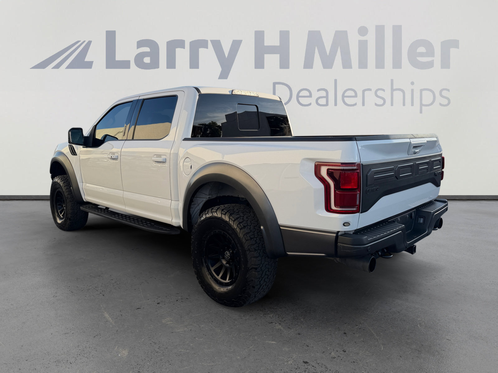 Certified 2019 Ford F150 Raptor w/ Equipment Group 802A Luxury AWD/4WD image 3