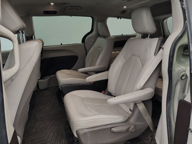 Used 2021 Chrysler Pacifica Touring-L w/ Uconnect Theater Family Group FWD image 12