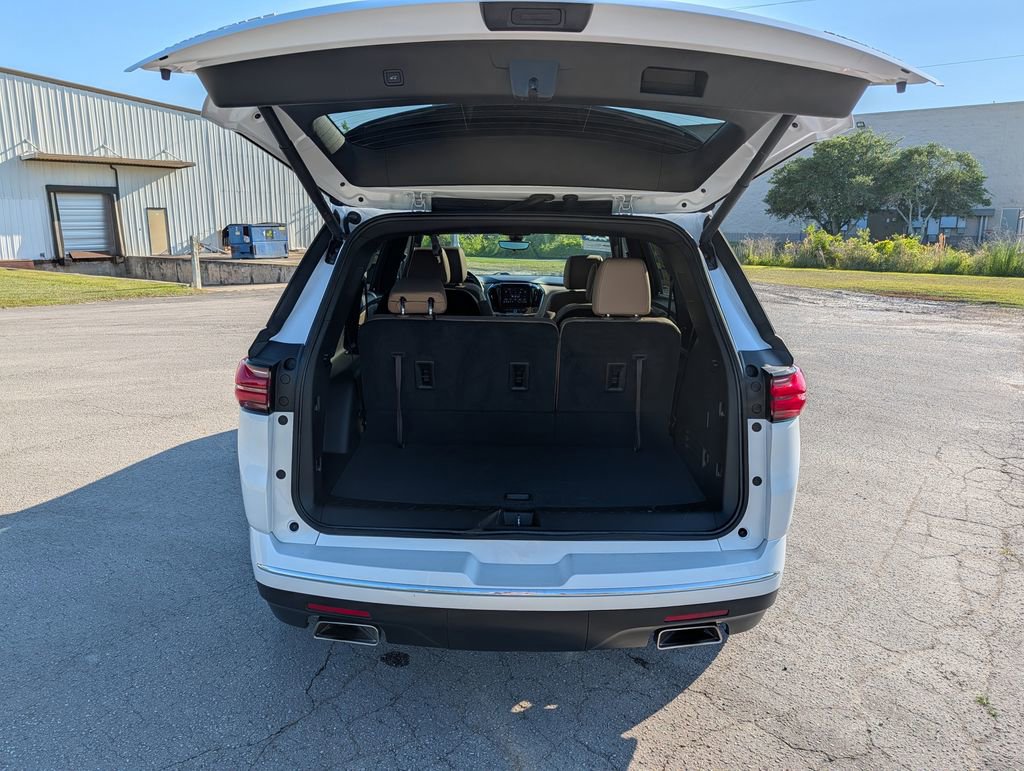 Used 2023 Chevrolet Traverse Premier FWD image 27