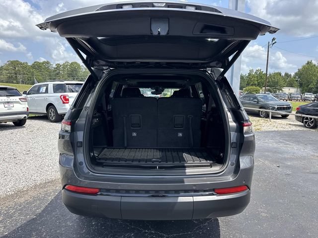 Used 2023 Jeep Grand Cherokee L Altitude AWD/4WD image 8