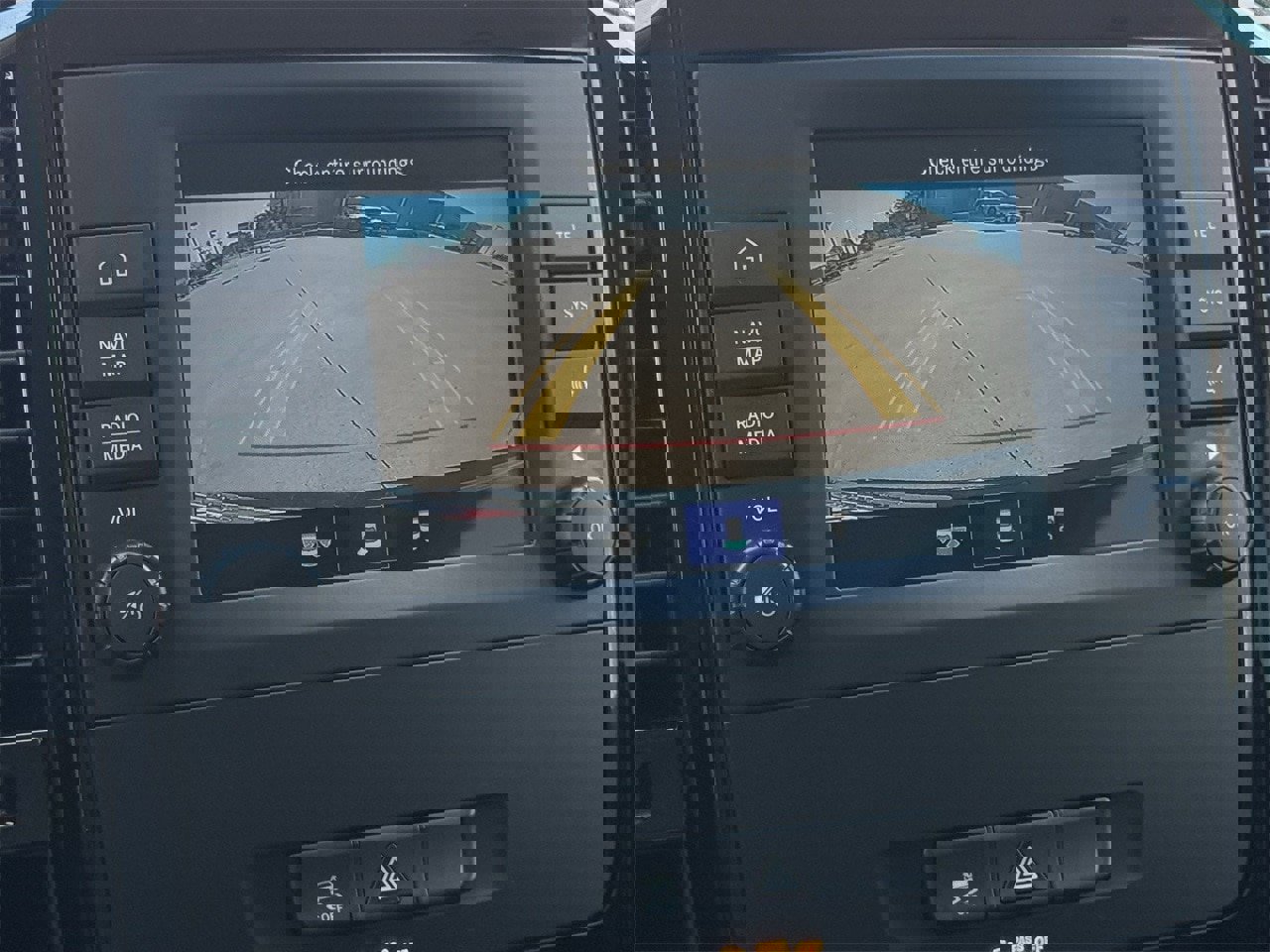 Used 2023 Mercedes-Benz Metris Passenger image 18