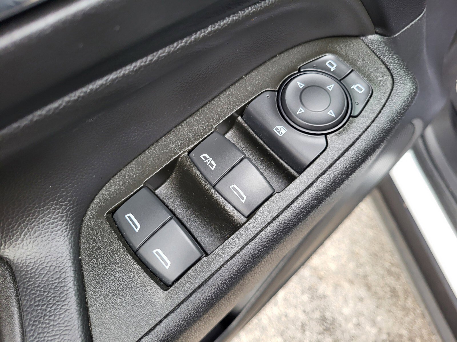 Used 2023 Chevrolet Equinox LT w/ LPO, Floor Liner Package image 18