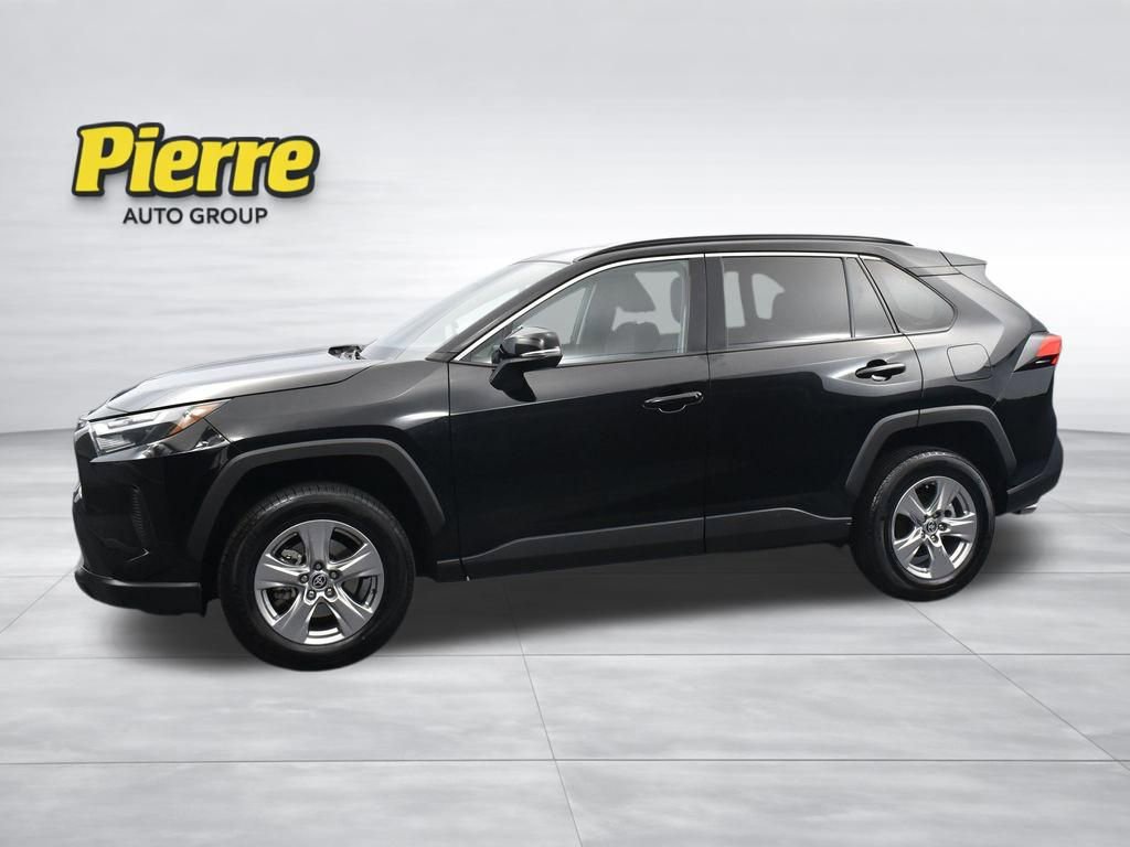 Used 2023 Toyota RAV4 XLE w/ Convenience Package FWD image 3