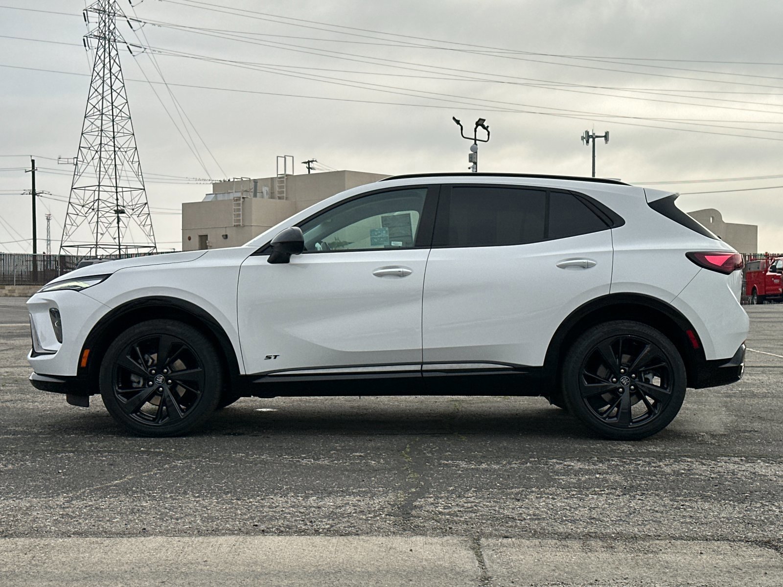 Used 2025 Buick Envision Sport Touring image 2