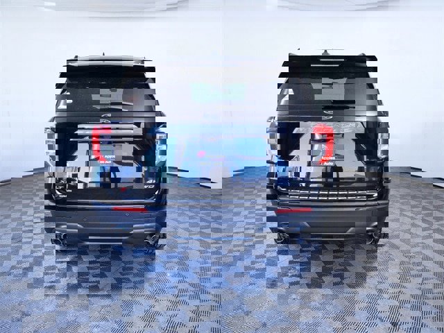 Certified 2023 Ford Explorer XLT w/ Equipment Group 202A image 3