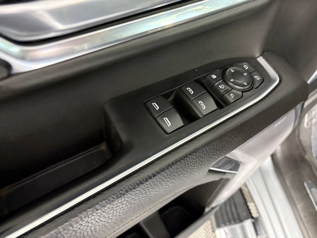 Used 2024 GMC Sierra 3500 Denali w/ Technology Package AWD/4WD image 13