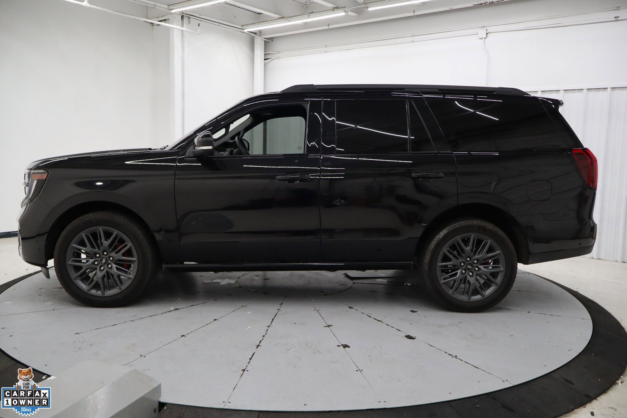 Certified 2025 Ford Expedition Platinum w/ Stealth Performance Package AWD/4WD image 2