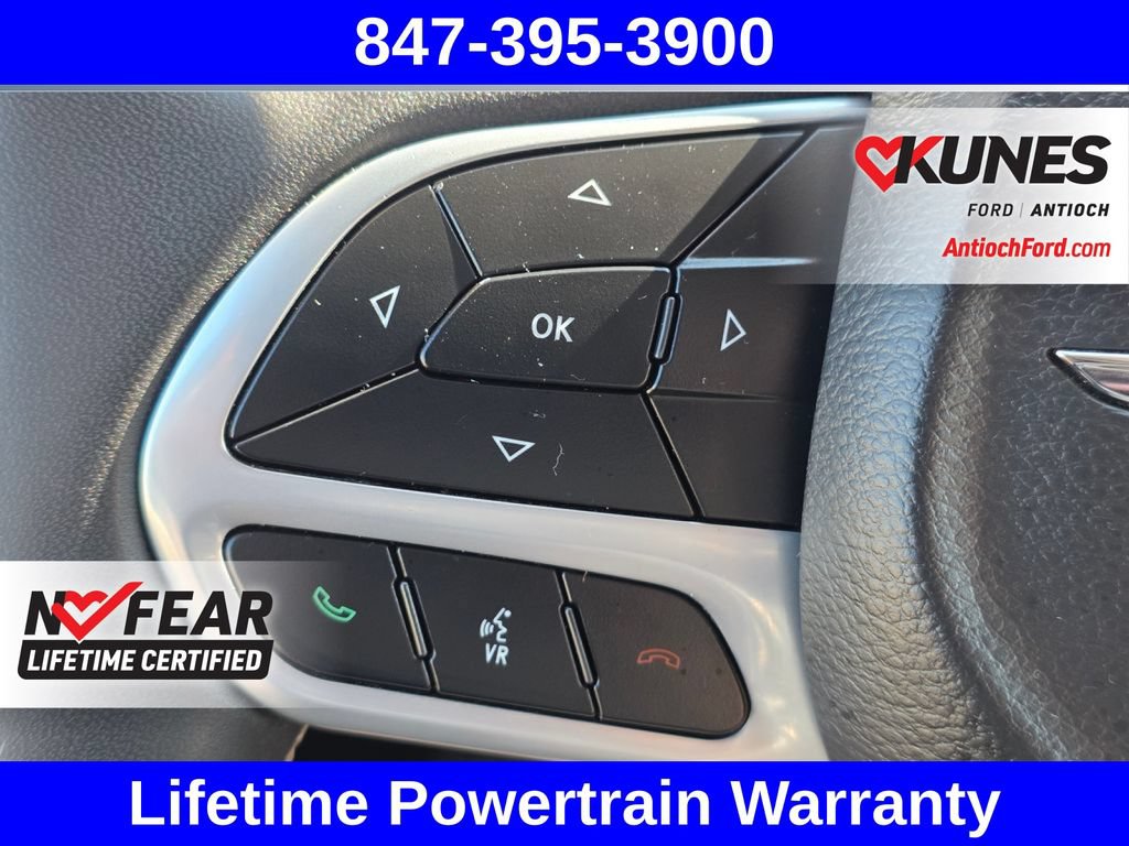 Used 2023 Chrysler Pacifica Touring-L FWD image 34