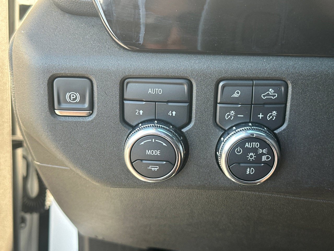 Used 2025 GMC Sierra 1500 SLT AWD/4WD image 33