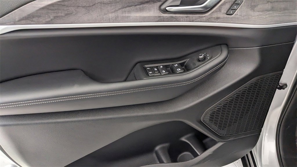 Used 2025 Jeep Grand Cherokee L Limited image 28