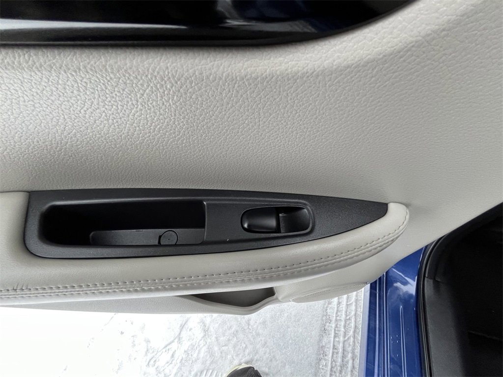 Used 2022 Nissan Rogue Sport SL image 24