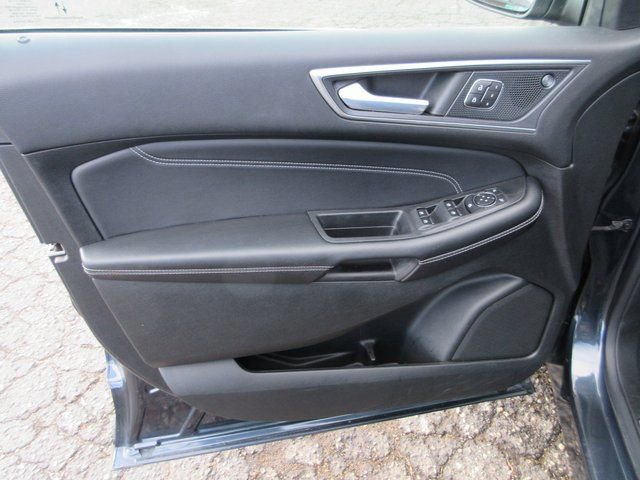 Certified 2022 Ford Edge Titanium w/ Class II Trailer Tow Package image 10