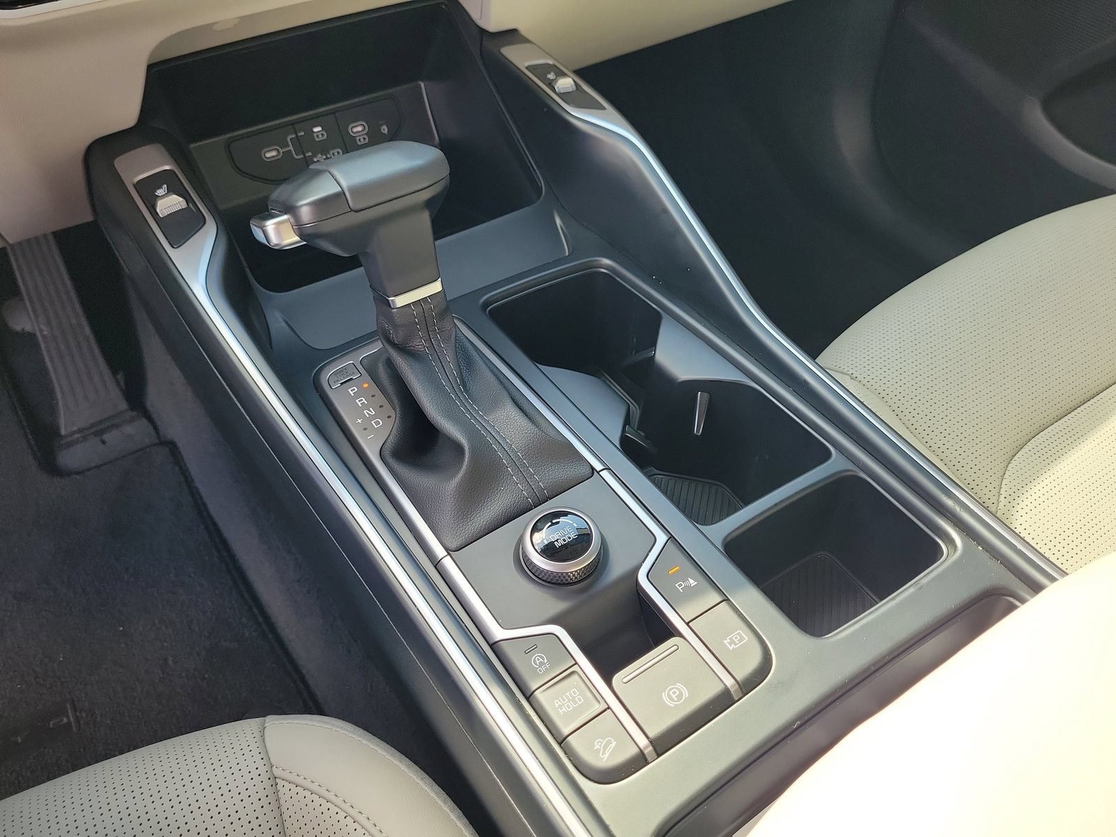 Used 2025 Kia Sorento S FWD image 28