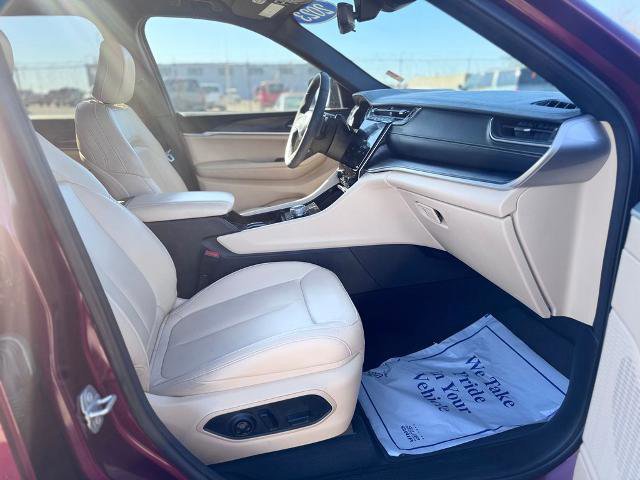 Used 2023 Jeep Grand Cherokee Limited image 16