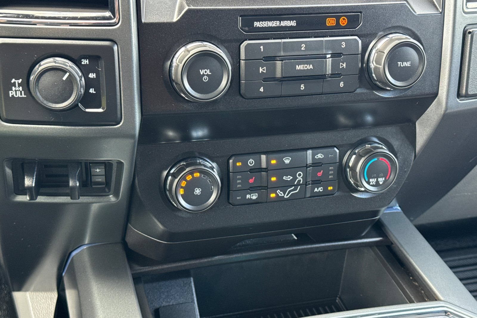 Certified 2022 Ford F250 XLT w/ XLT Premium Package AWD/4WD image 20