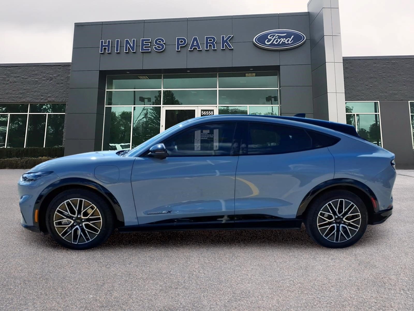 Certified 2024 Ford Mustang Mach-E Premium AWD/4WD image 4