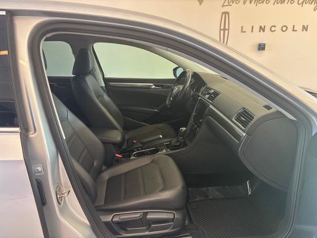 Used 2018 Volkswagen Passat 2.0T SE FWD image 6