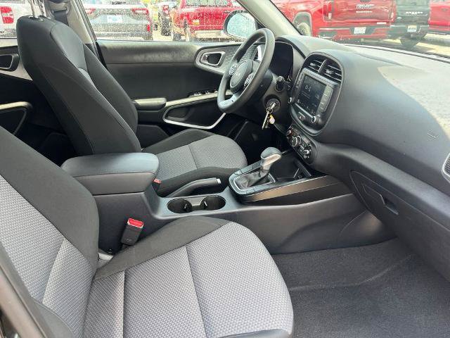 Used 2025 Kia Soul LX w/ LX Technology Package FWD image 11