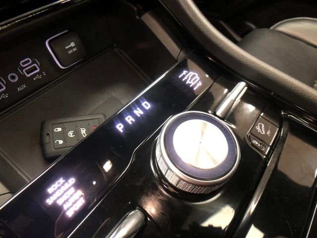 Used 2024 Jeep Grand Cherokee Overland w/ Luxury Tech Group IV image 19