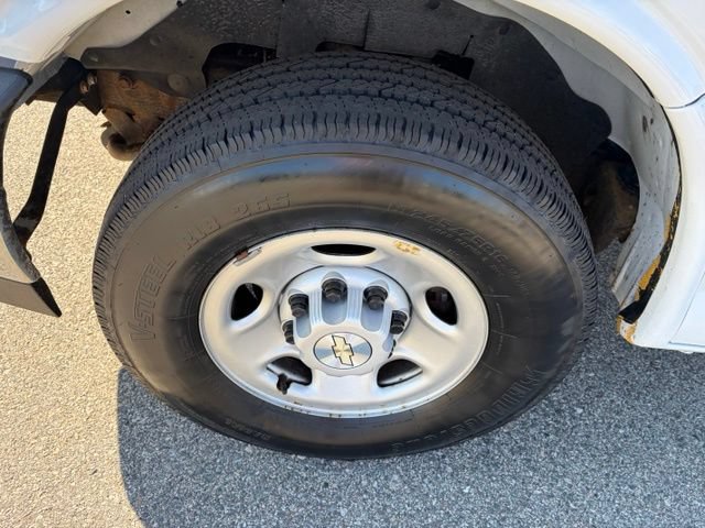 Used 2022 Chevrolet Express 2500 w/ Driver Convenience Package RWD image 9