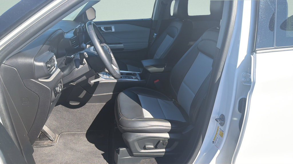 Certified 2024 Ford Explorer XLT w/ Equipment Group 202A AWD/4WD image 33