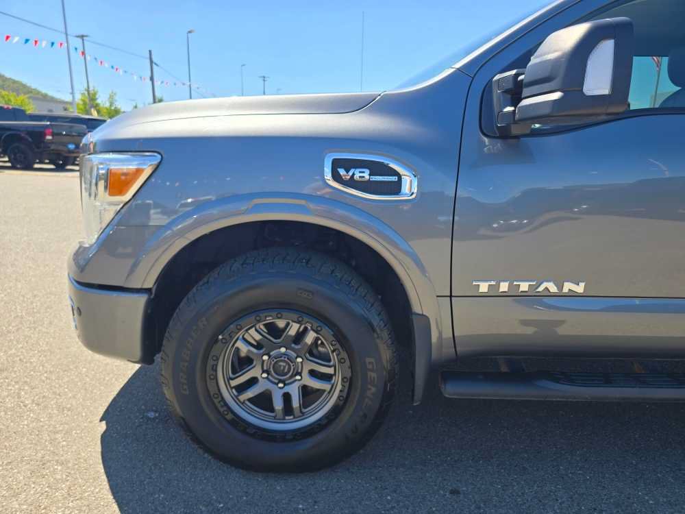 Used 2017 Nissan Titan PRO-4X AWD/4WD image 18